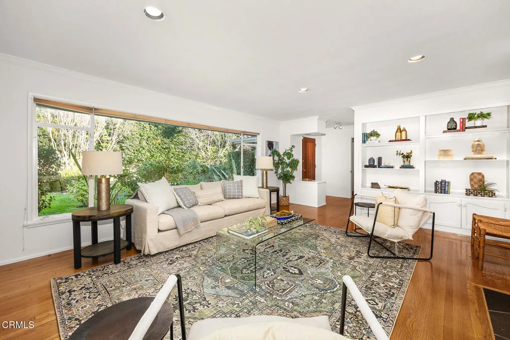 1948 Ravista Lane, La Canada Flintridge, California 91011 home-pic-11